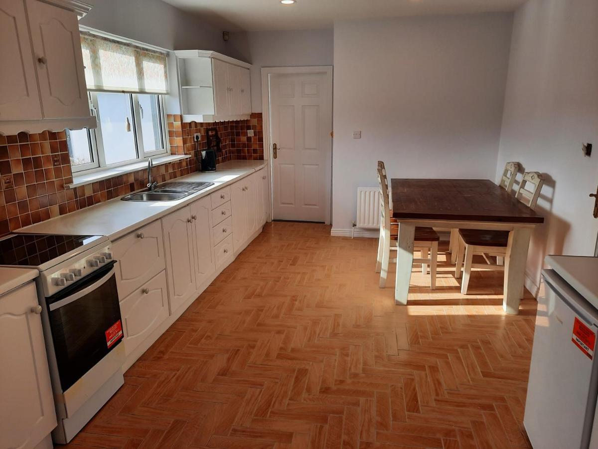 4 Bedroom, 15 Min To Limerick City Quiet Retreat. Екстериор снимка
